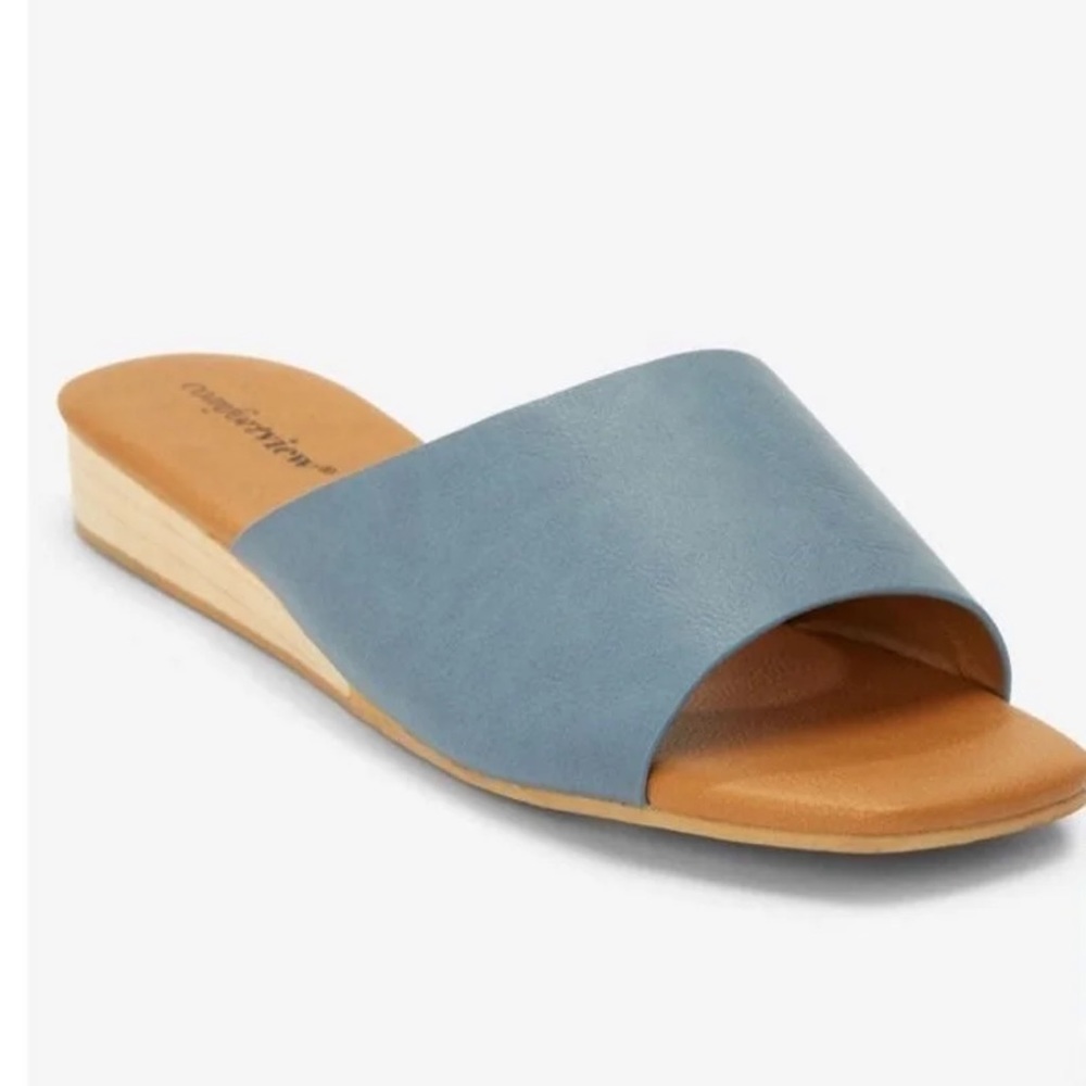 Sandal By Comfort View Size 8-1/2W